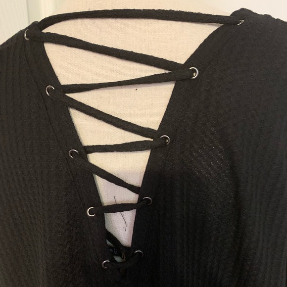 BLACK WAFFLE LACE UP THE BACK DETAIL TOP - Picture 5 of 7